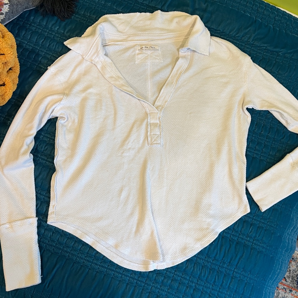 We The Free Free People V Neck White Pullover Size XS / S with thumb holes